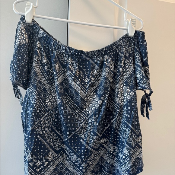 Off-Shoulder Blouse - Picture 4 of 4